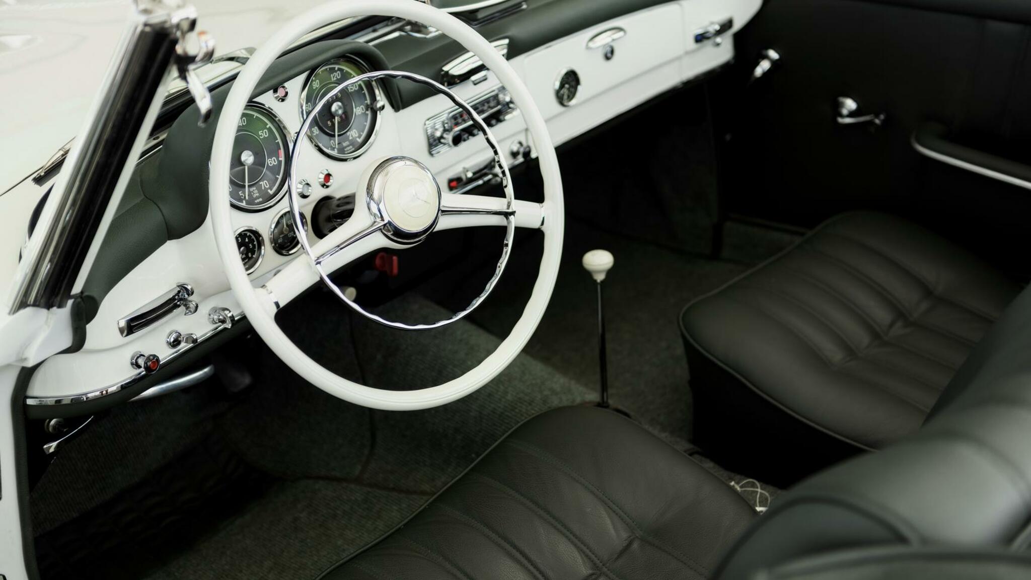 Innenraumfoto von 1956 Mercedes Benz 190 SL Roadster (4)