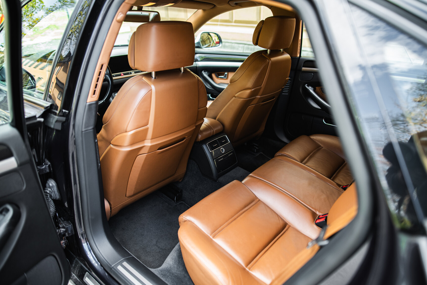 Interior image of 2009 Audi S8 5.2 V10 FSI Quattro