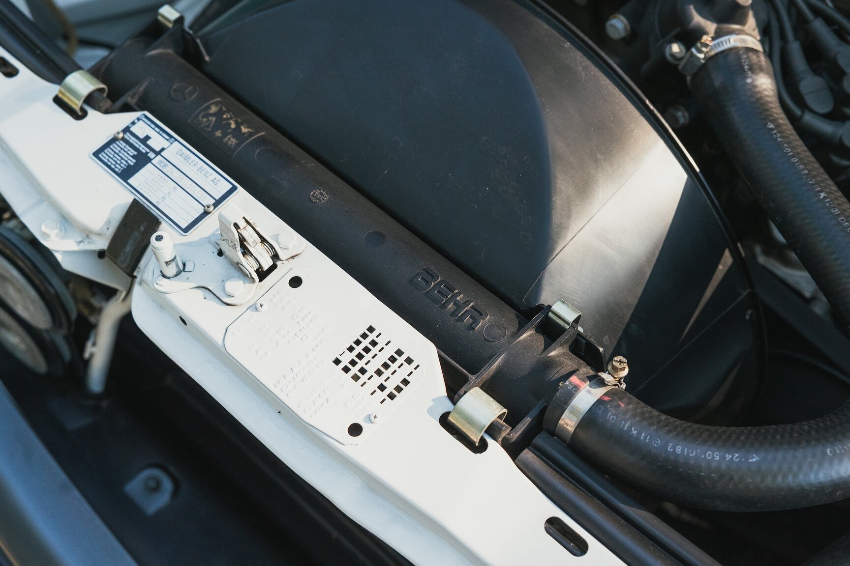 Image of 1987 Mercedes-Benz 230E mechanics