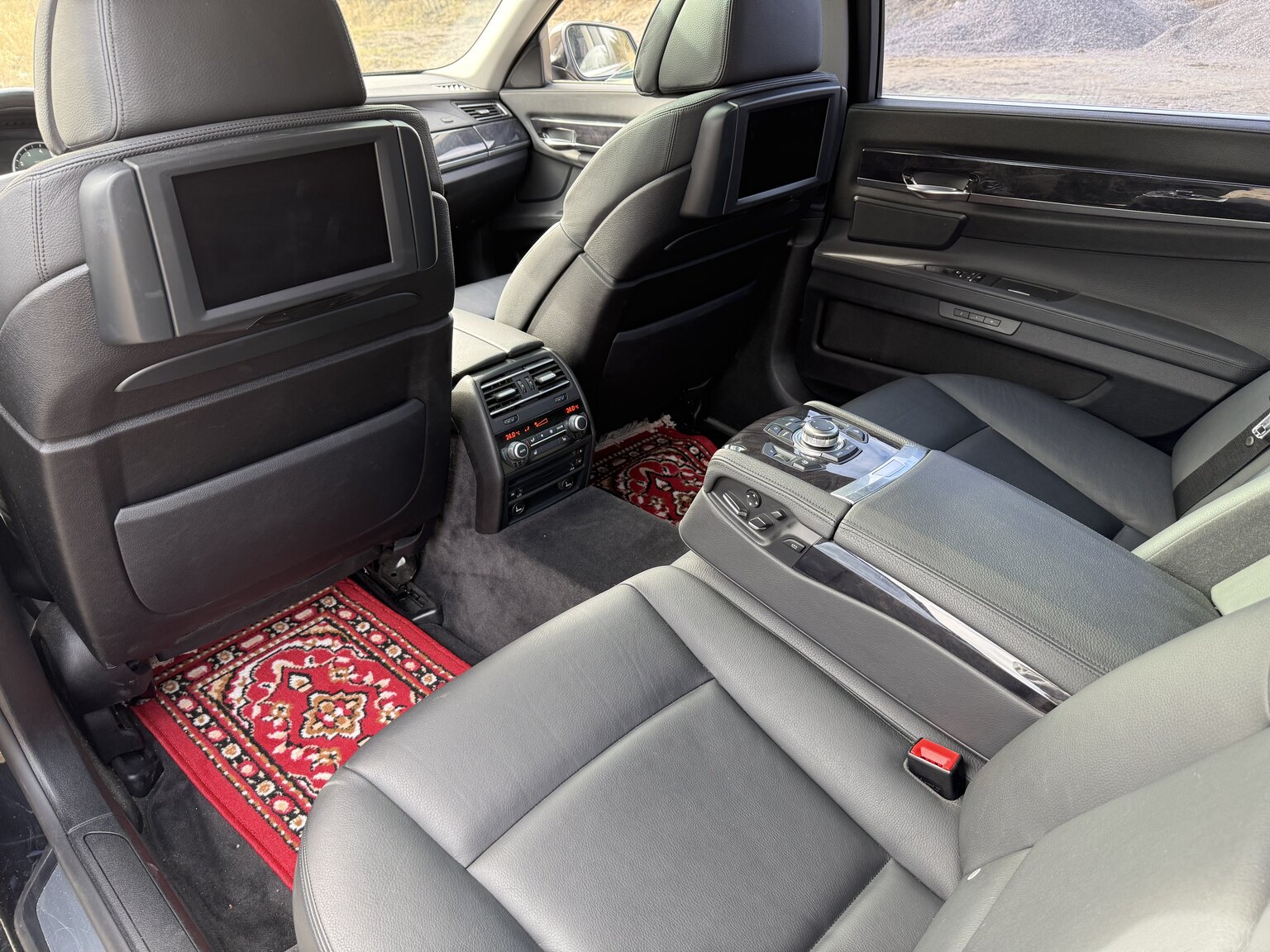 Interior image of 2009 BMW 750Li