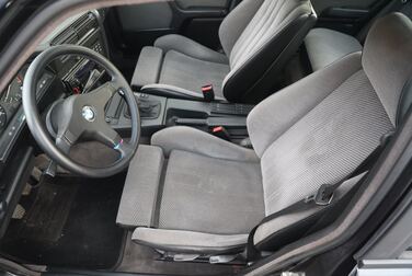 Interior image of 1989 BMW 325i