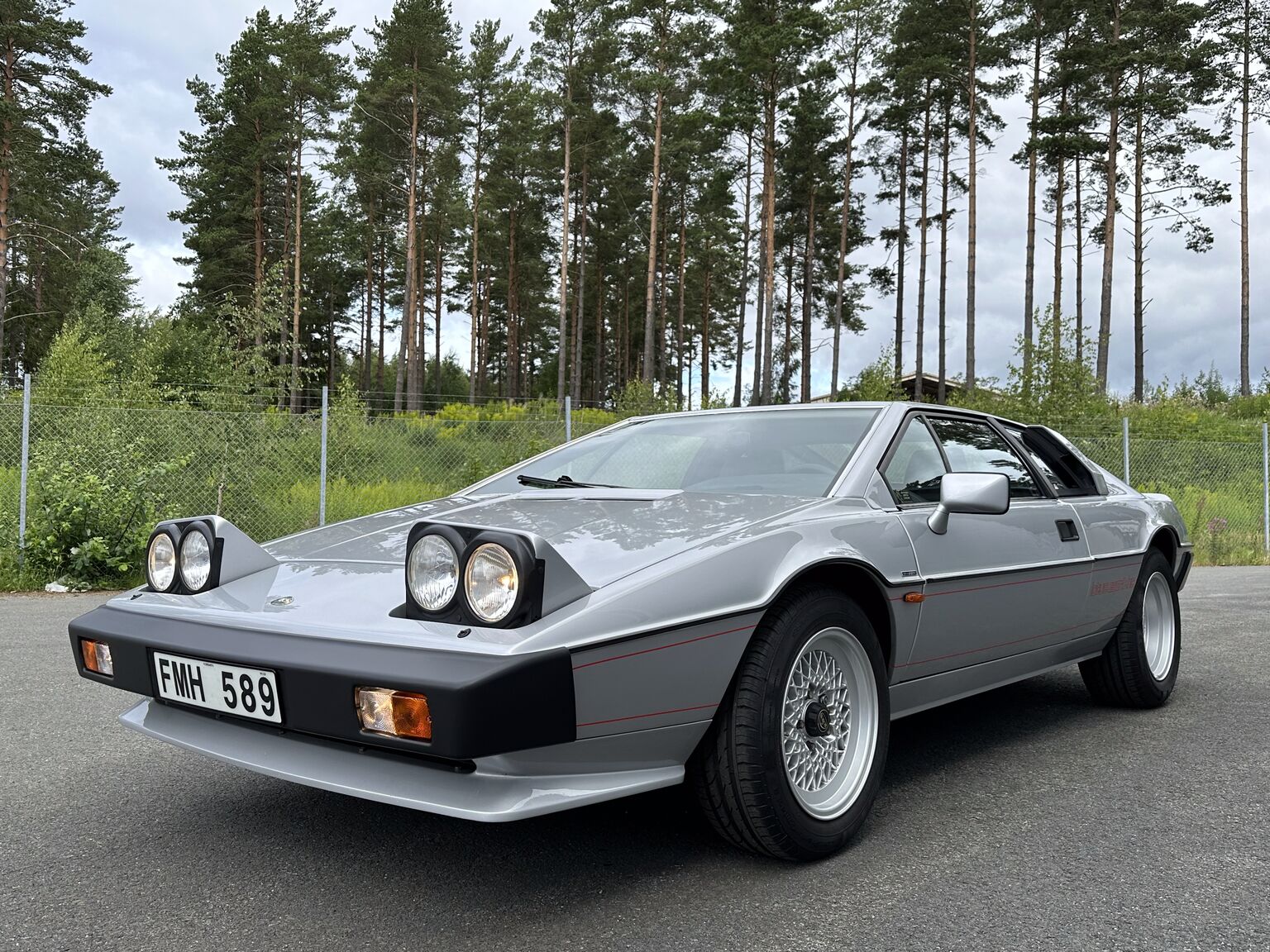 Exterior image of 1987 Lotus Esprit S3
