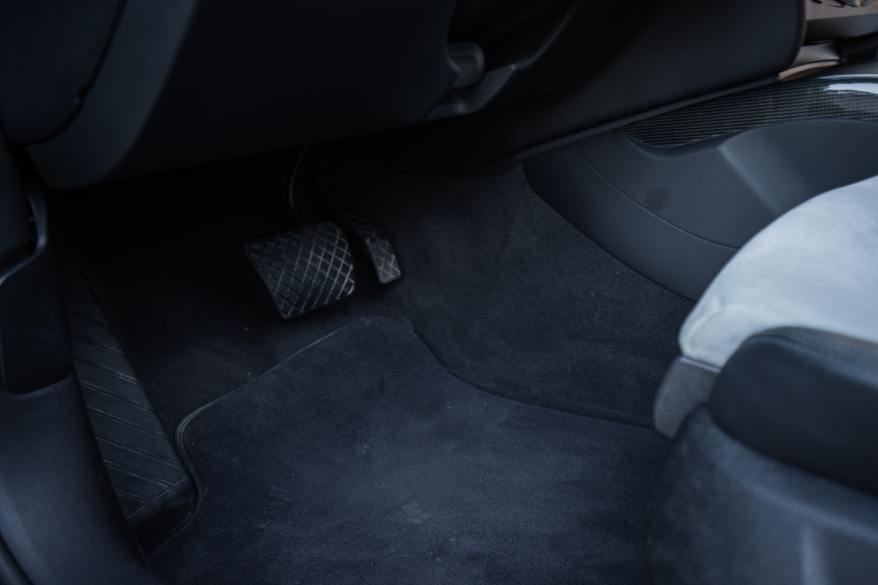 Interior image of 2011 Audi S4 (46)