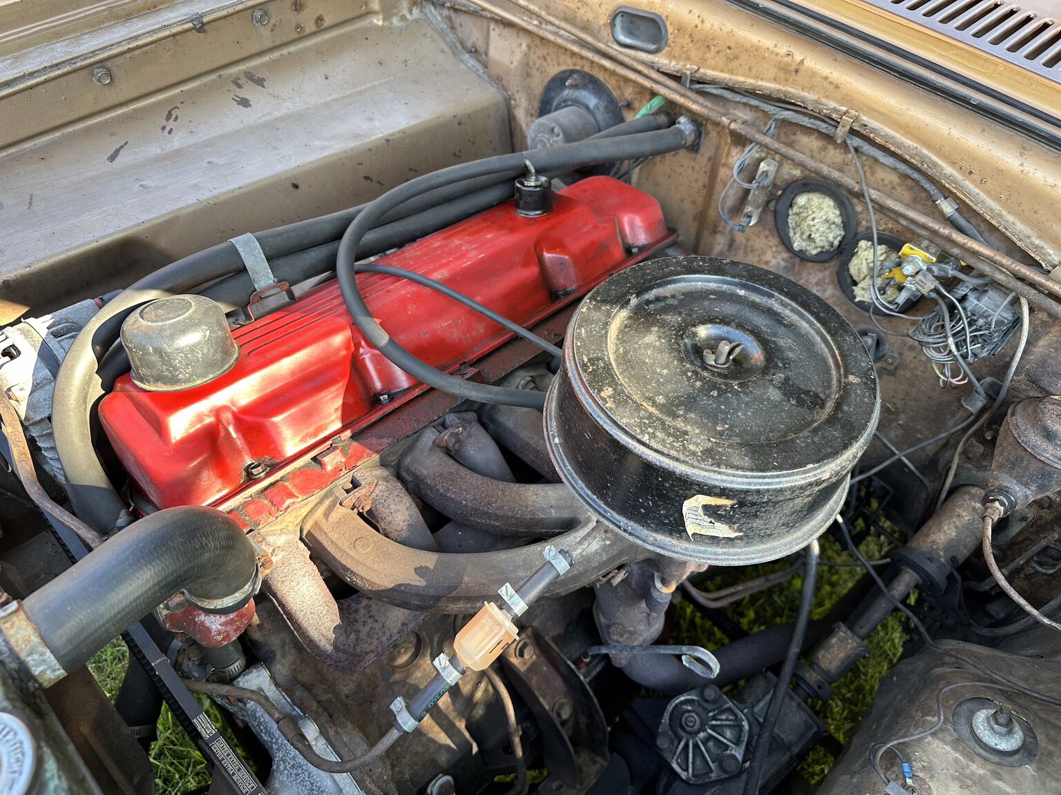 Image of 1966 Plymouth Valiant 100 2-door Sedan (2) mechanics