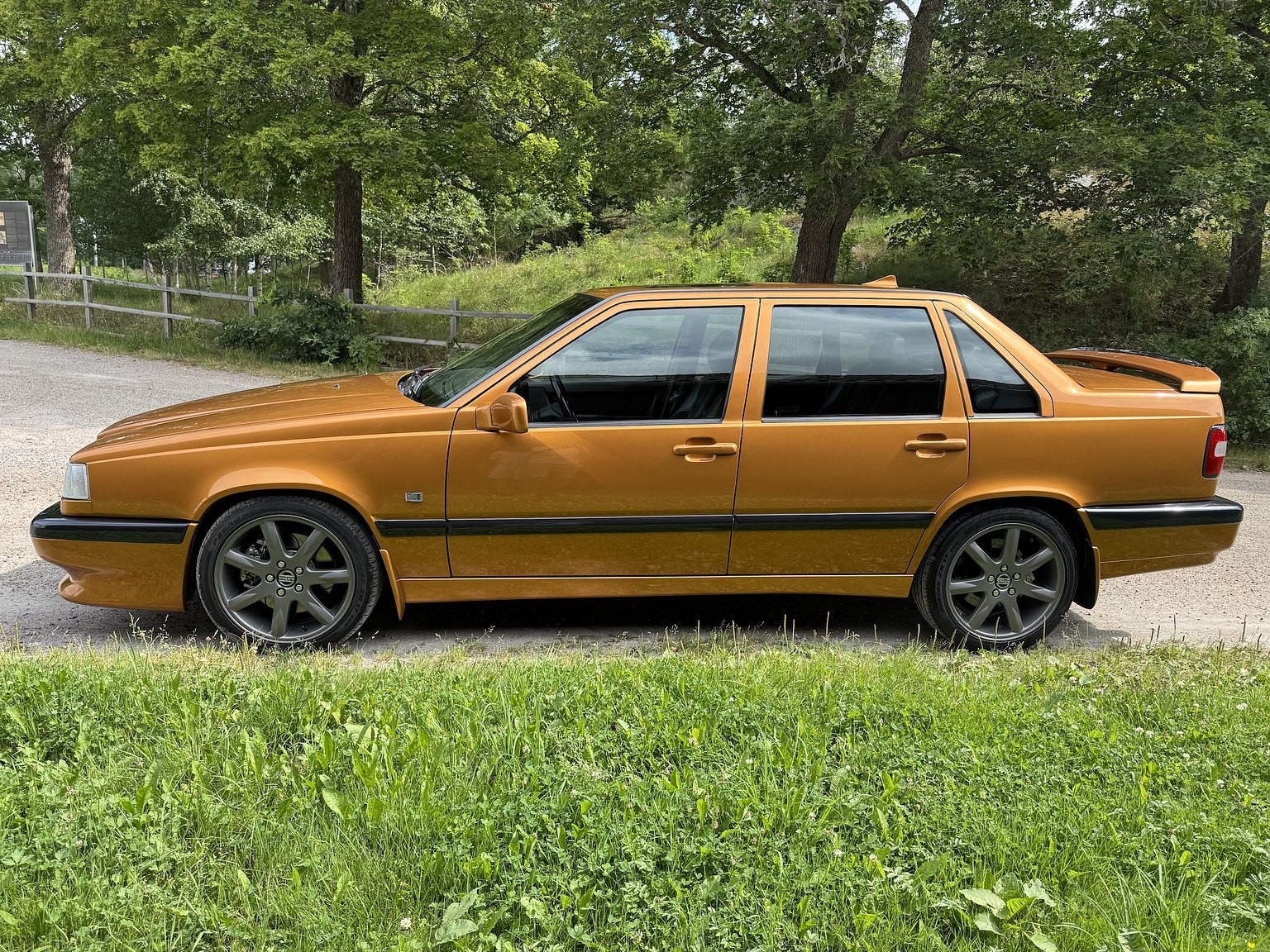 Exterior image of 1996 Volvo 850 R