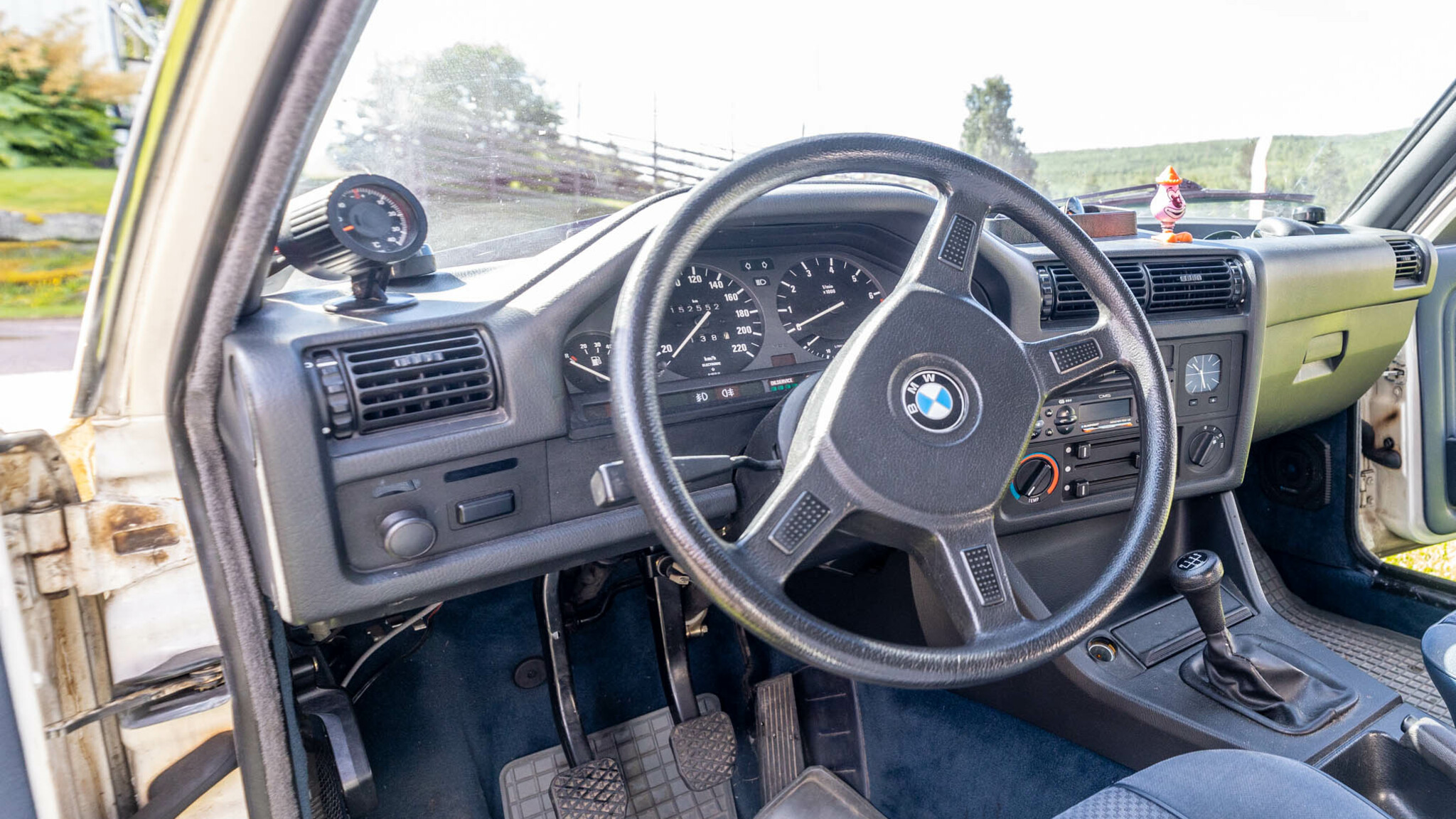 Interiörbild 1984 BMW 320i sedan
