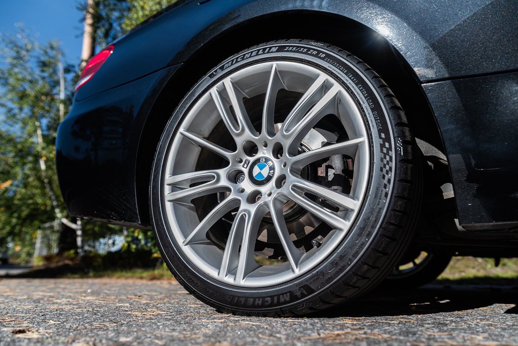 Exterior image of 2009 BMW 325Xi