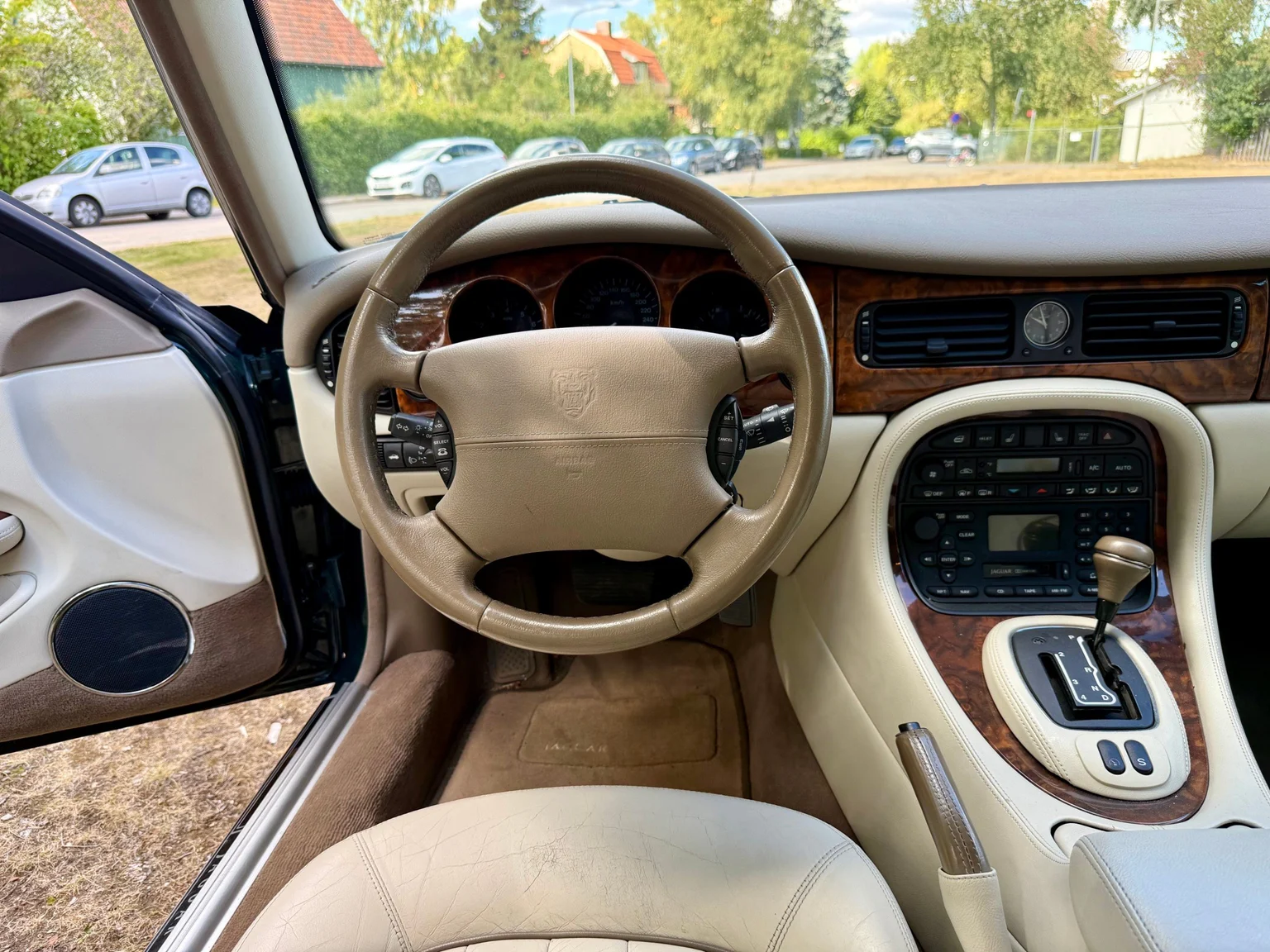 Interiörbild 2001 Jaguar XJ Sovereign 4.0 V8 (16)