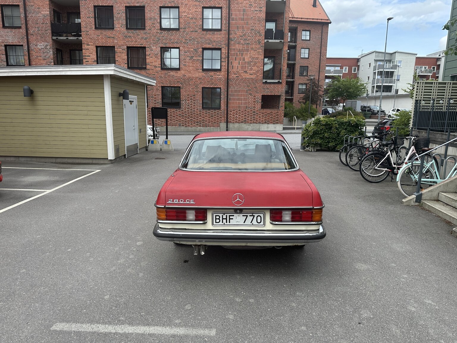 Exteriörbild på 1977 Mercedes-Benz 280 CE