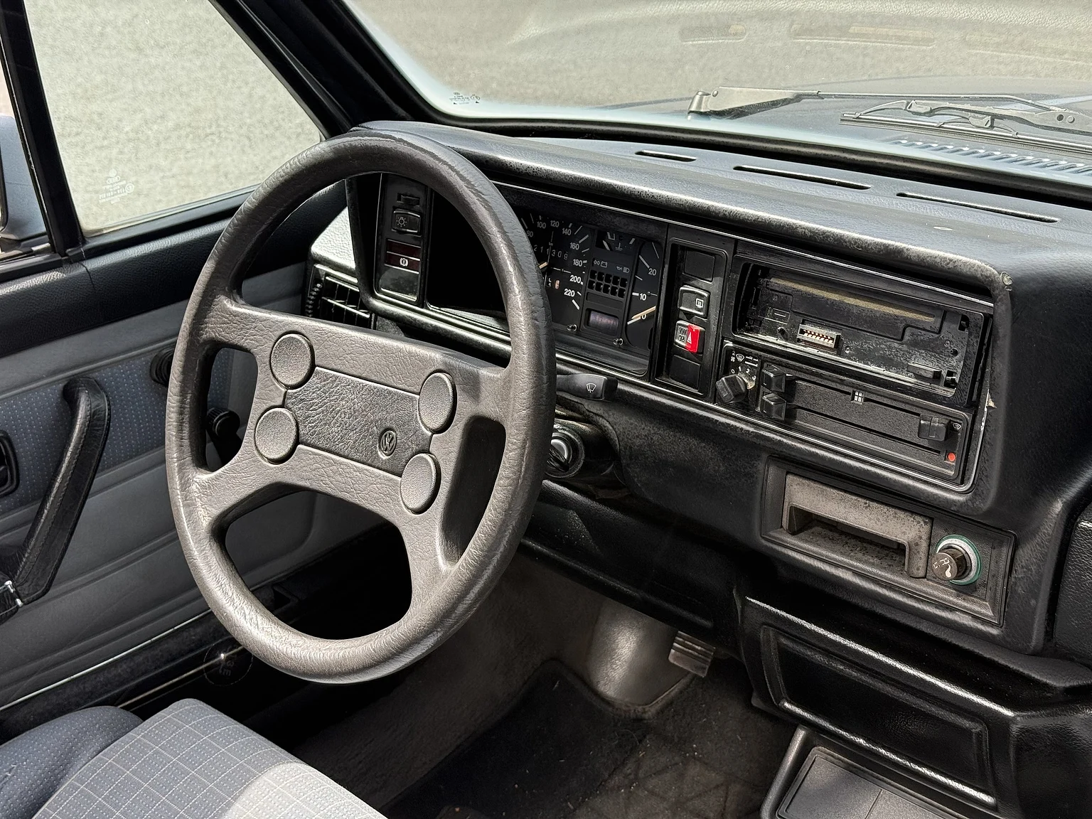 Interior image of 1987 VW Golf Cabriolet (21)