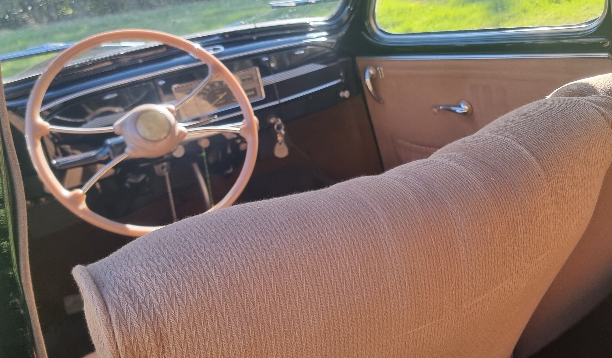 Interiörbild 1951 Peugeot 203 De Luxe
