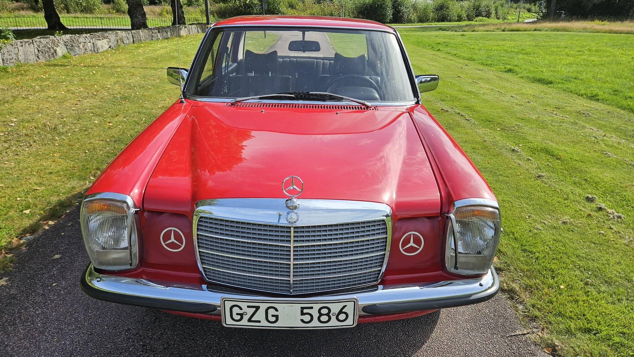 Exteriörbild på 1975 Mercedes-Benz 200