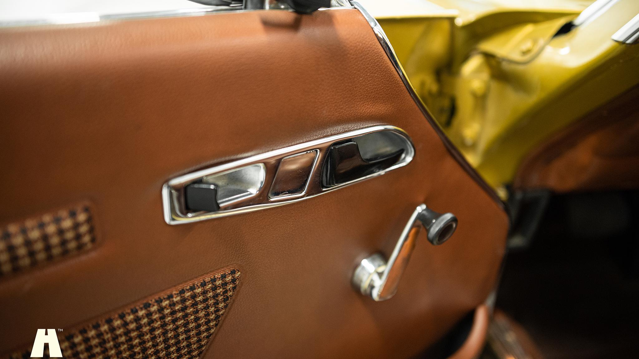 Interior image of 1975 Mercedes SL 350