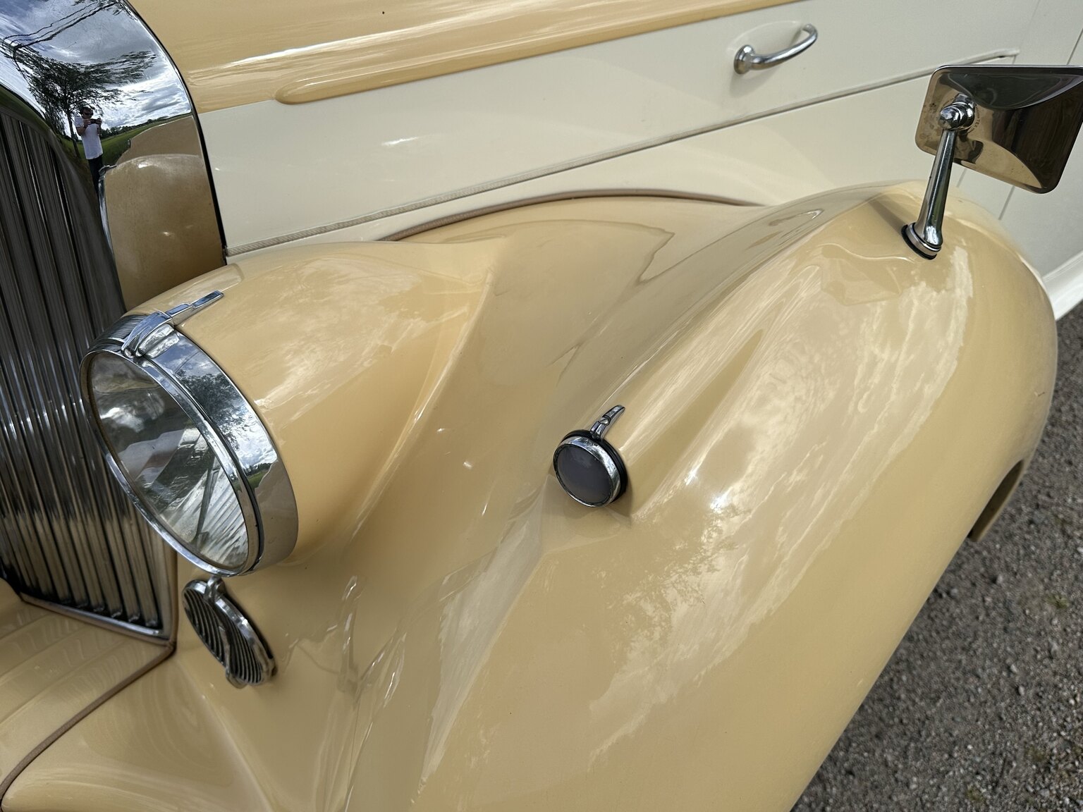 Exterior image of 1947 Bentley Mark IV Sport Saloon