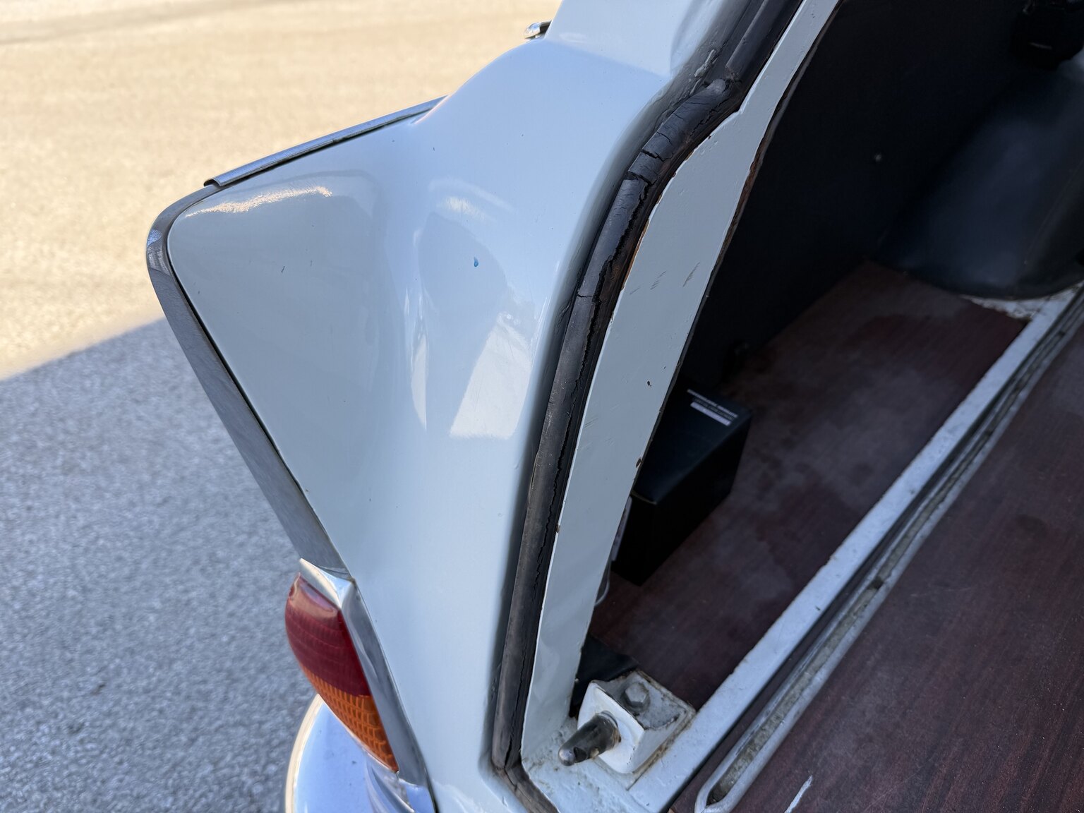 Interior image of 1967 Mercedes-Benz 230 Safari