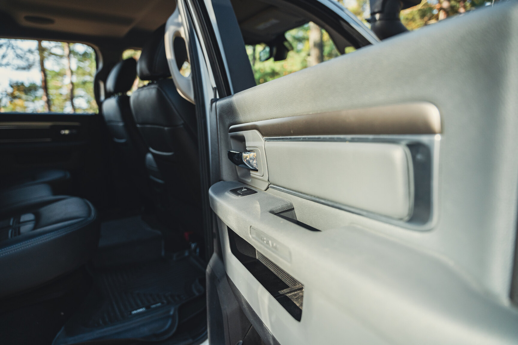 Interiörbild 2017 Dodge Ram 1500 AEV (82)