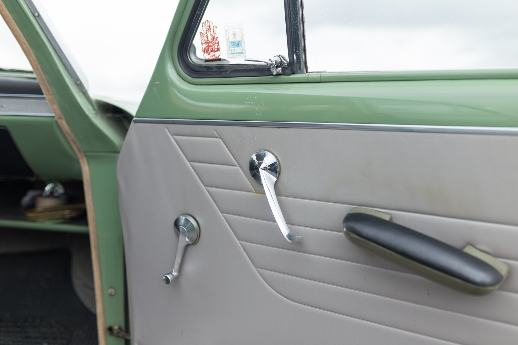 Interior image of 1959 Ford Consul (57)