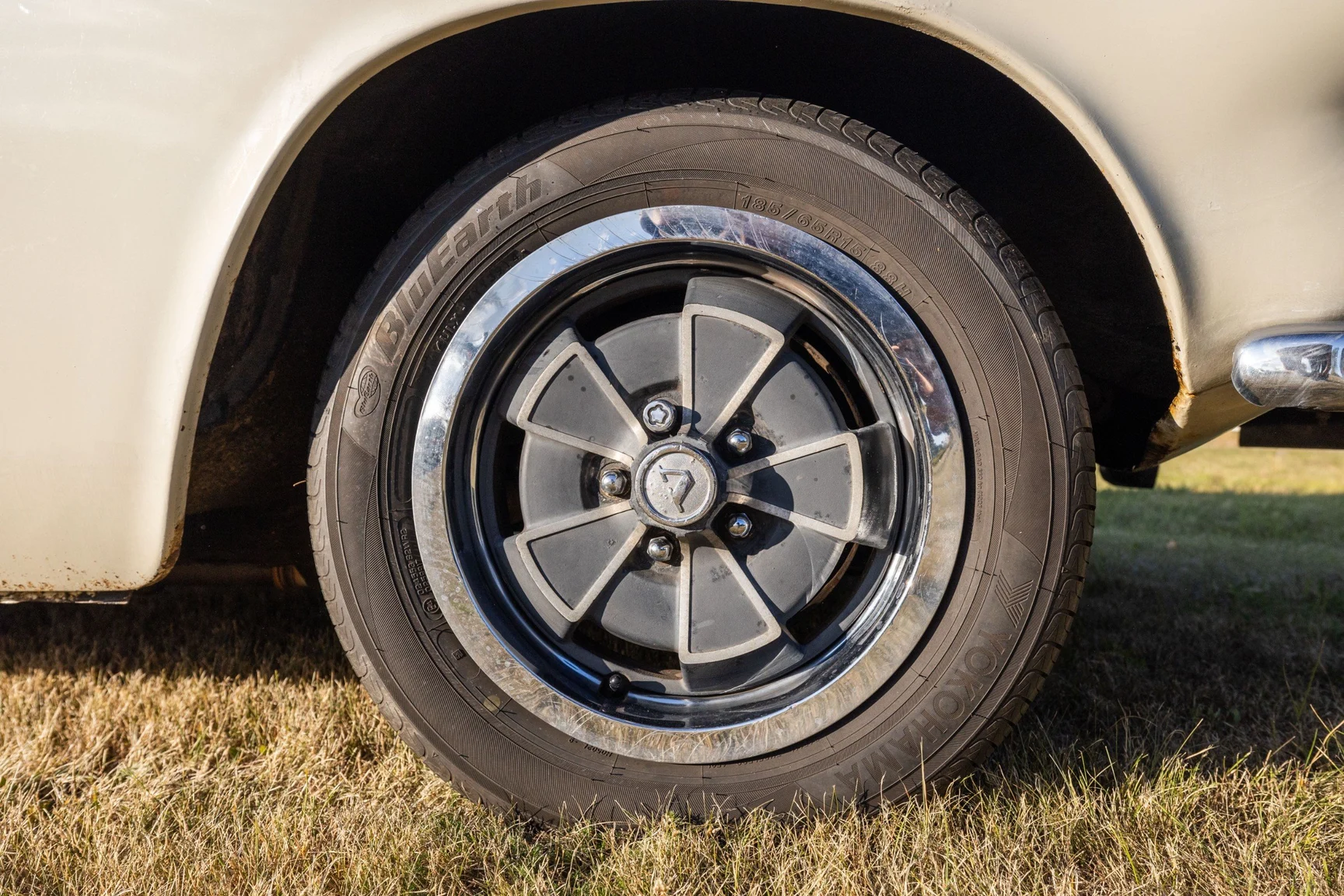Exteriörbild på 1970 Volvo 1800E (14)
