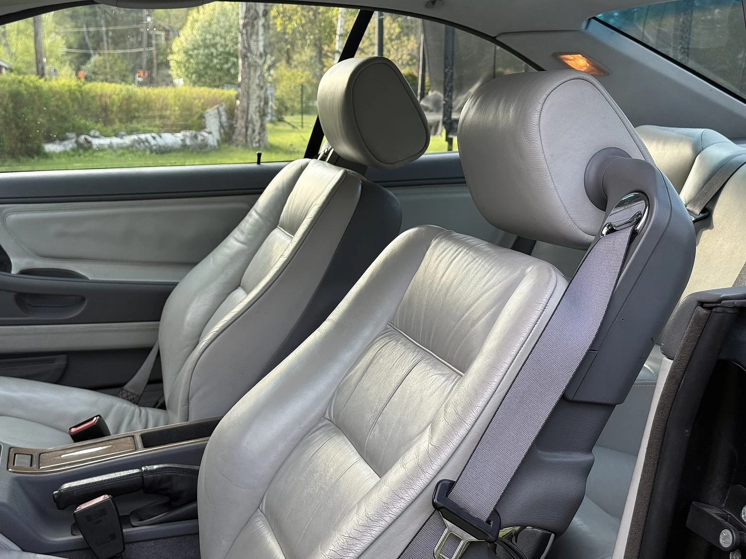 Interior image of 1994 BMW 840Ci (4)