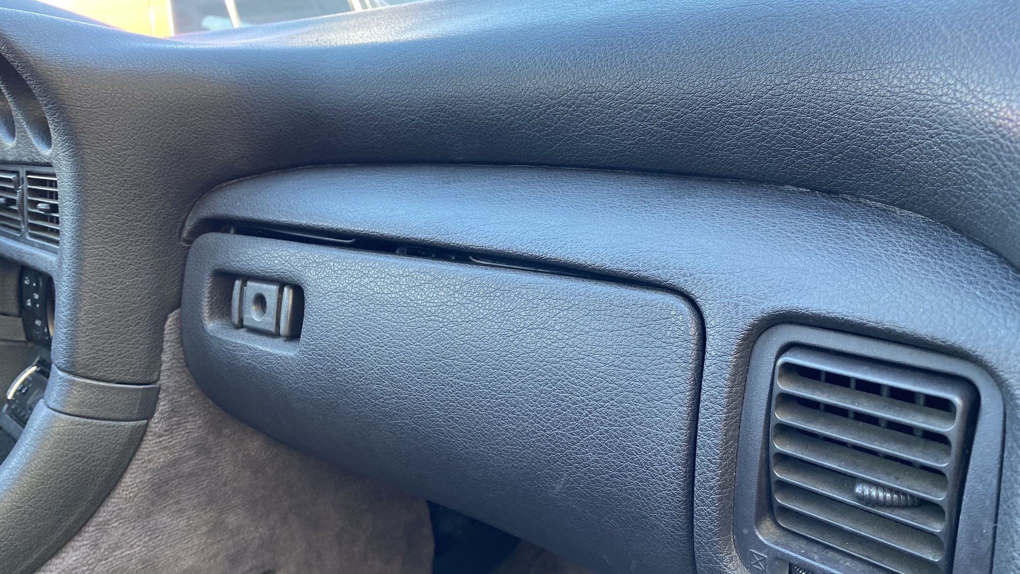 Interior image of 1992 Dodge Stealth (28)