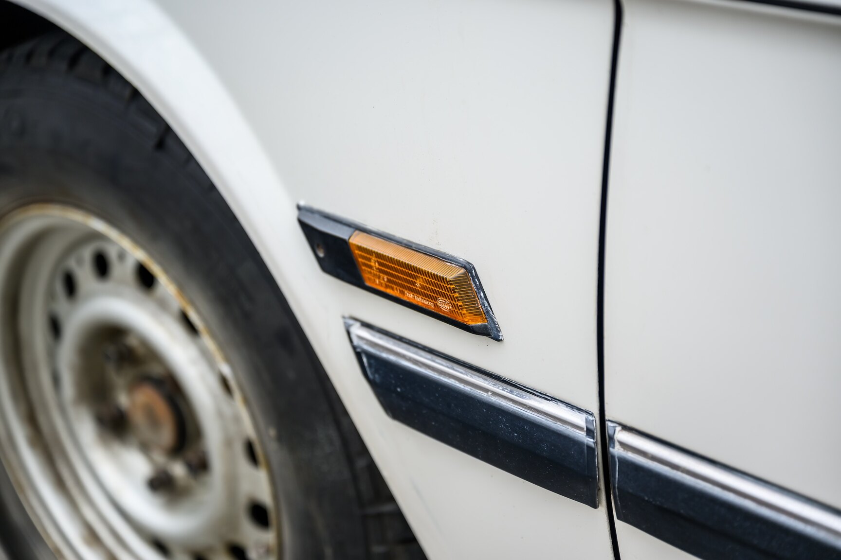 Exterior image of 1986 BMW 520i