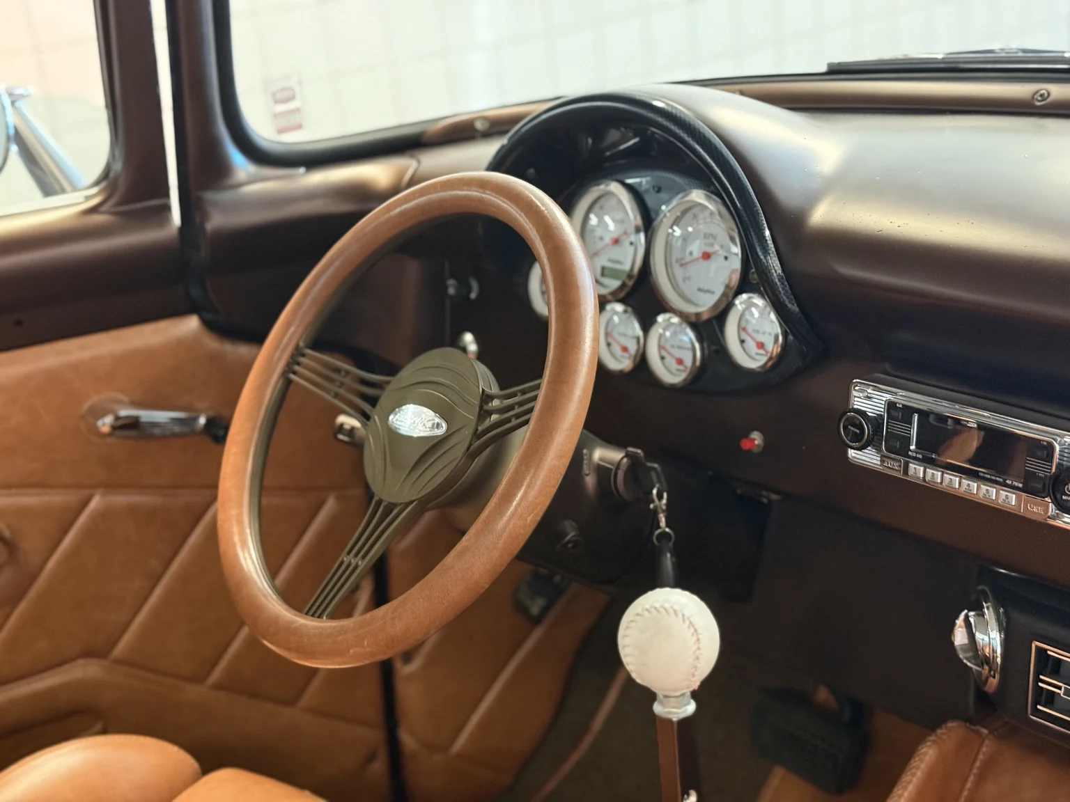 Interiörbild 1956 Ford F-100 Restomod (37)