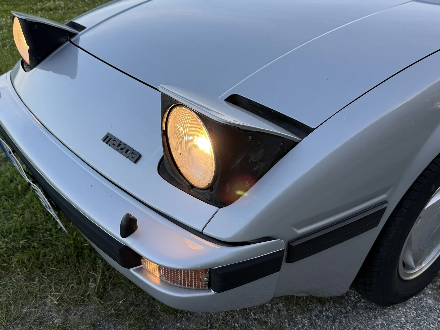 Exteriörbild på 1983 Mazda RX-7 (28)