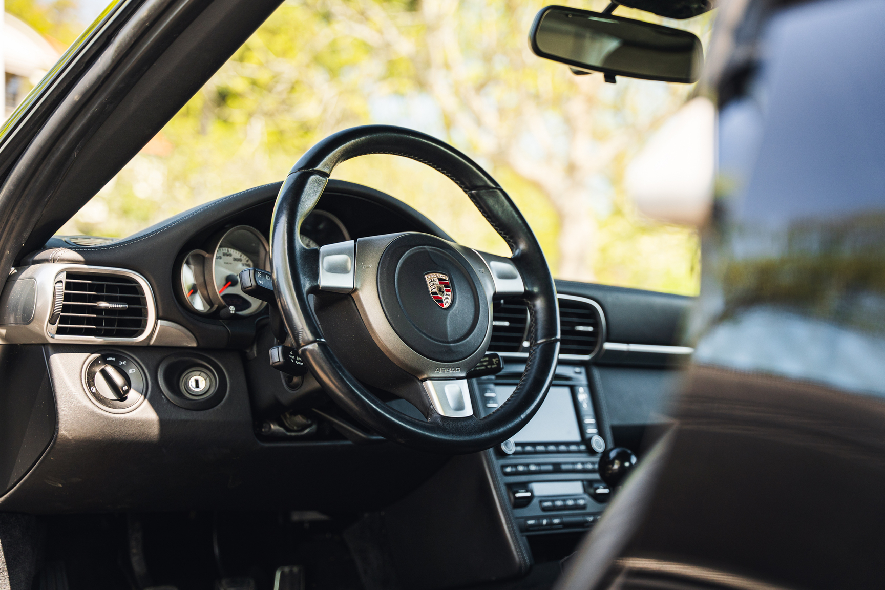 Innenraumfoto von 2009 Porsche 997.2 C2S Manuell (2)