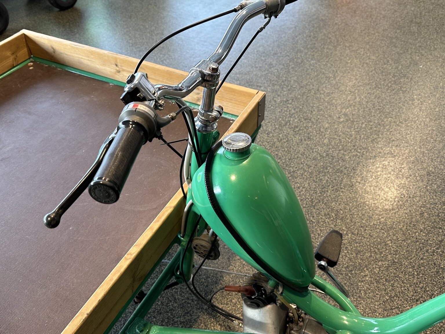 Exteriörbild på 1970 Cresent 1189 flakmoped