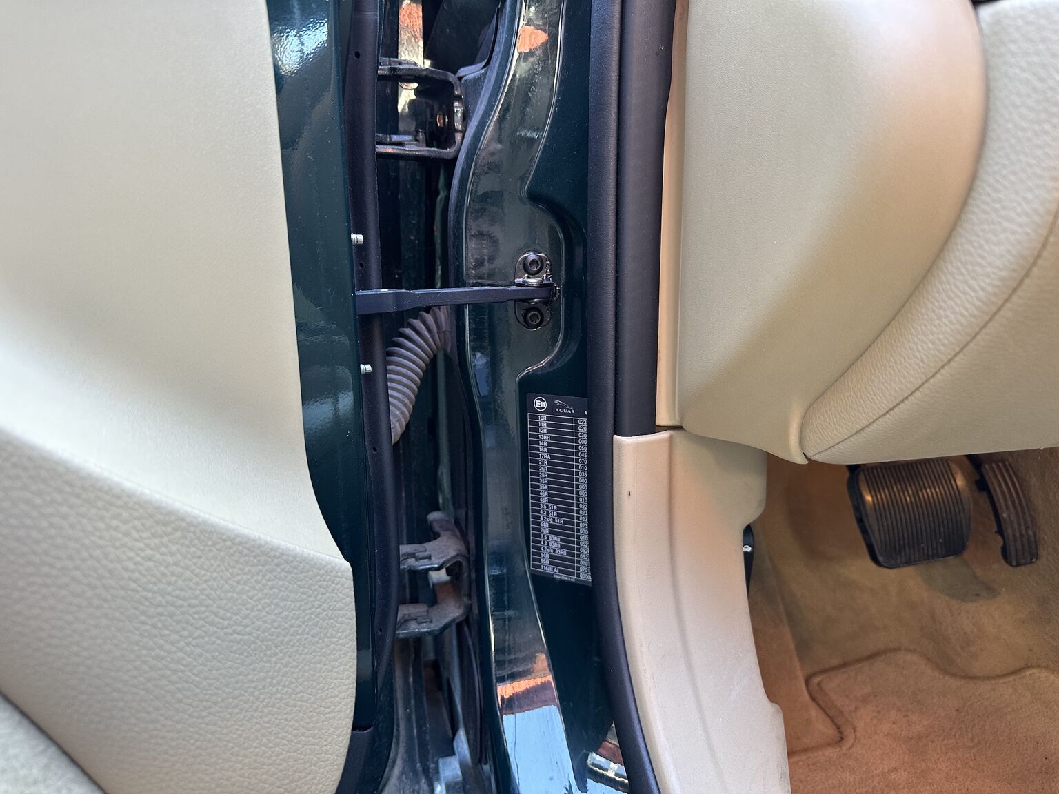 Interiörbild 2007 Jaguar XKR (6)