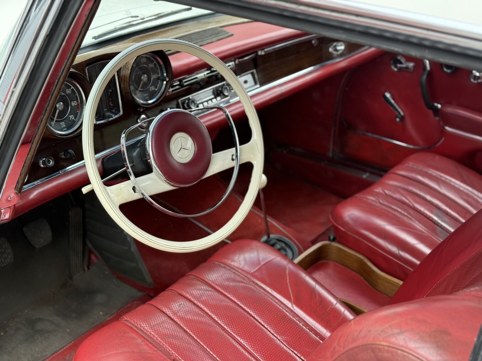 Interiörbild 1963 Mercedes-Benz 220 SE