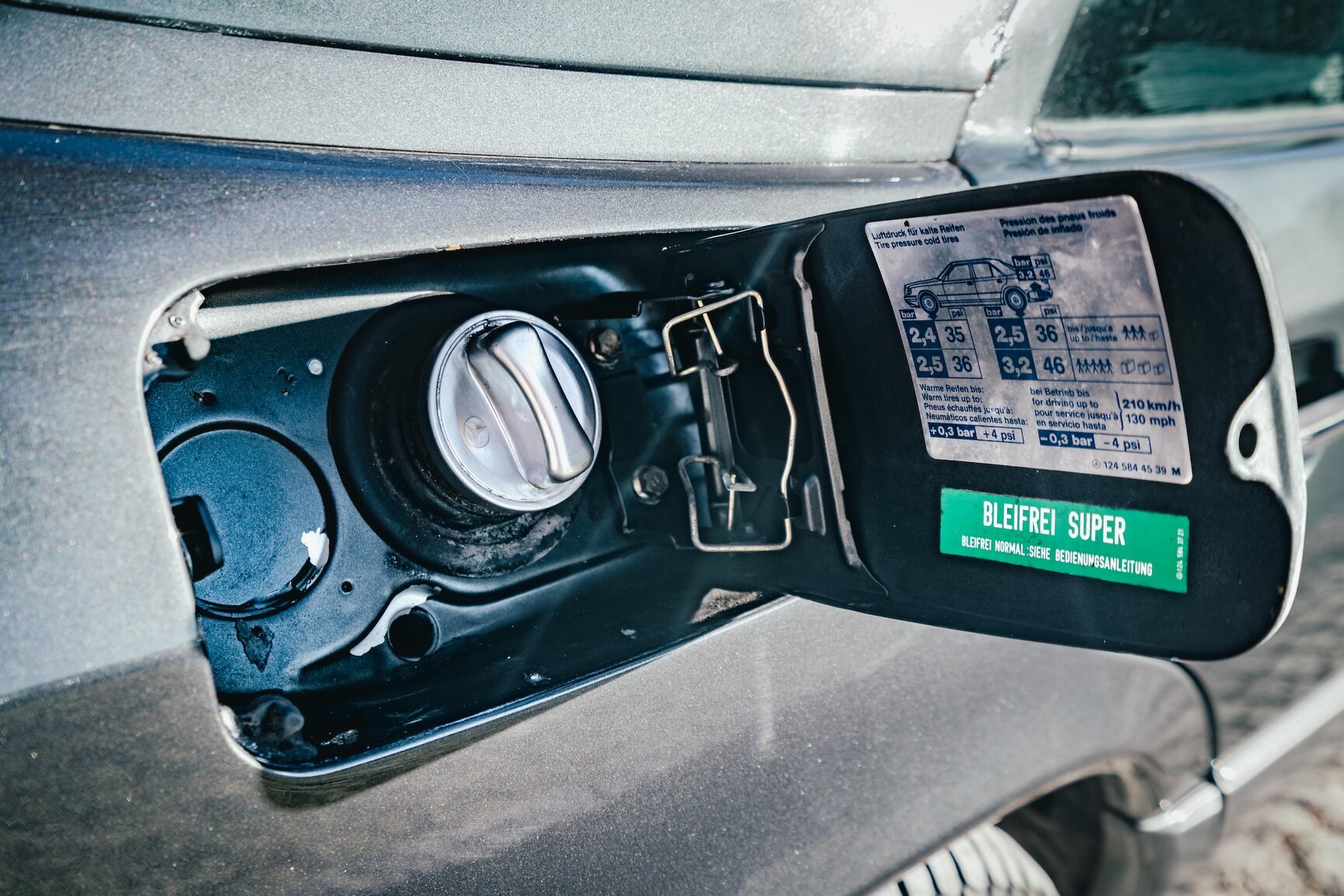 Aussenfoto 1991 Mercedes-Benz 300E-24 (14)