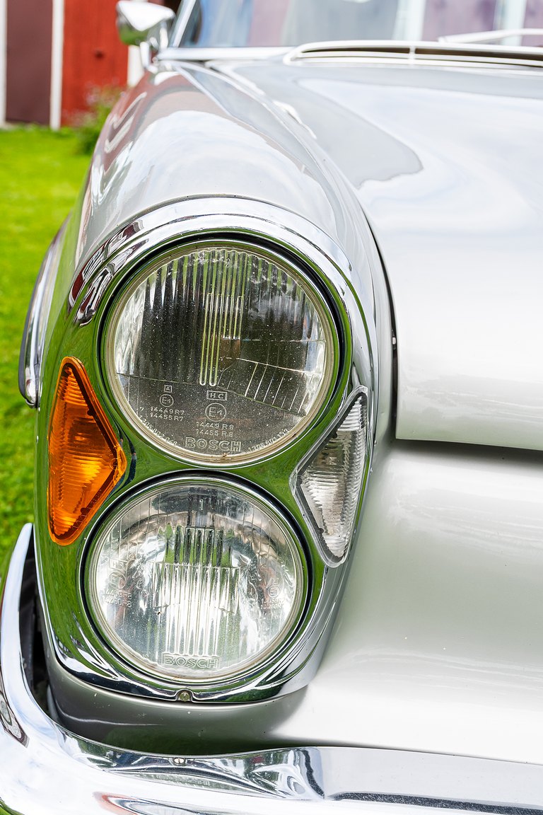 Exterior image of 1969 Mercedes-Benz 300 SEL