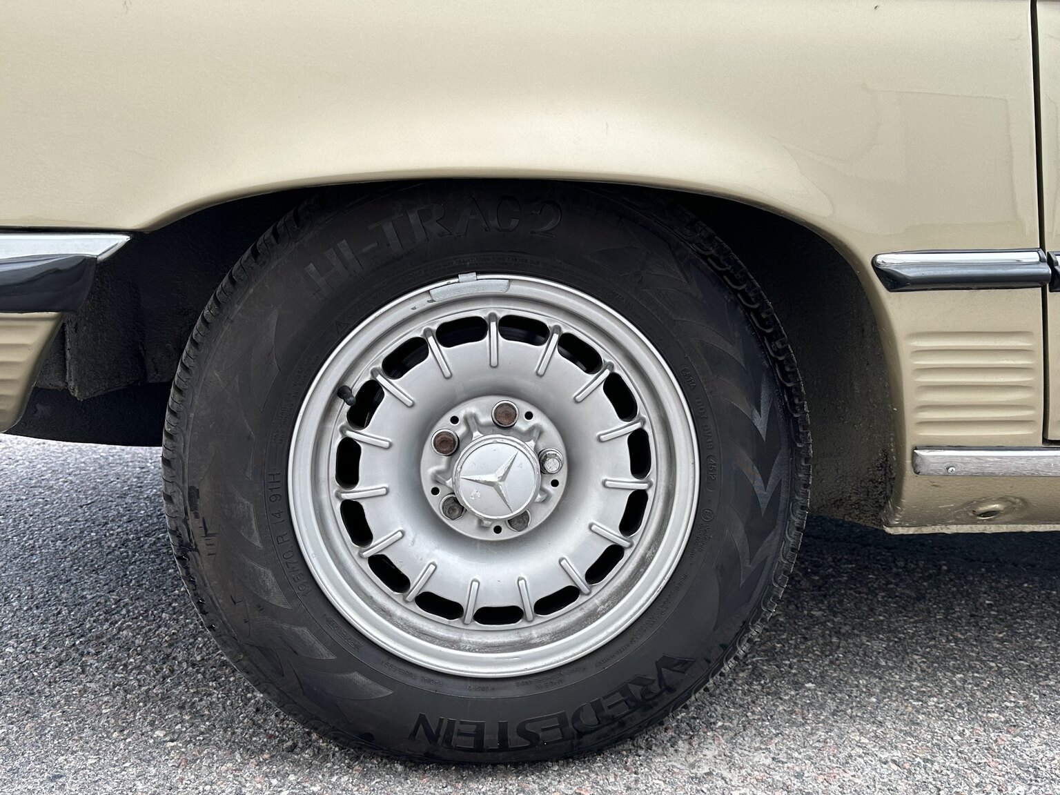 Exteriörbild på 1974 Mercedes benz 450 SL