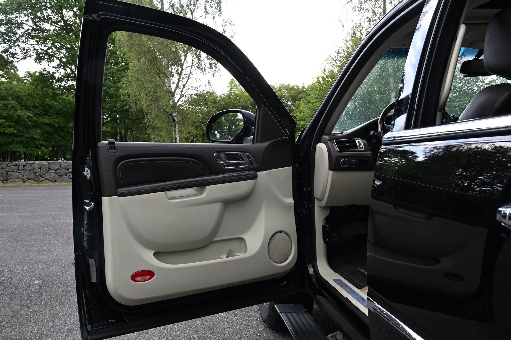 Interior image of 2010 Cadillac Escalade ESV 6.2 Flexfuel