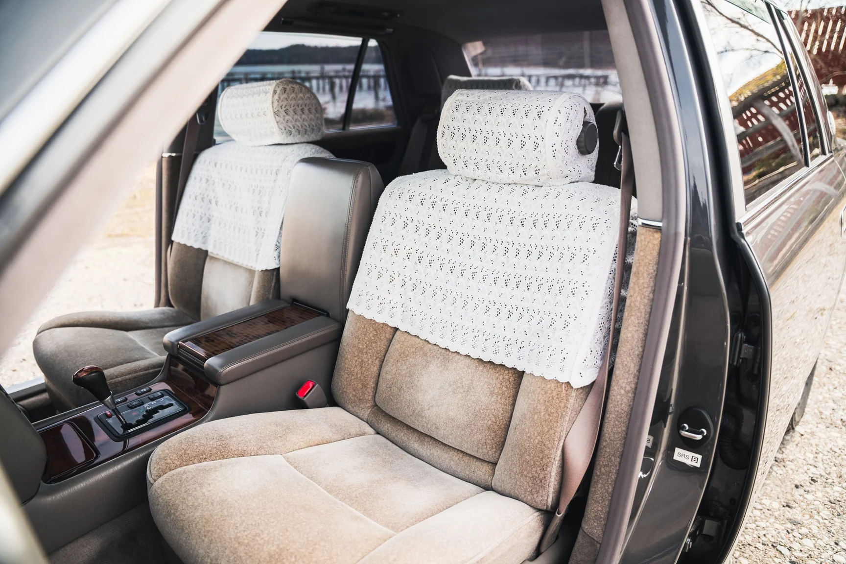 Innenraumfoto von 2000 Toyota Century V12 G50 (6)
