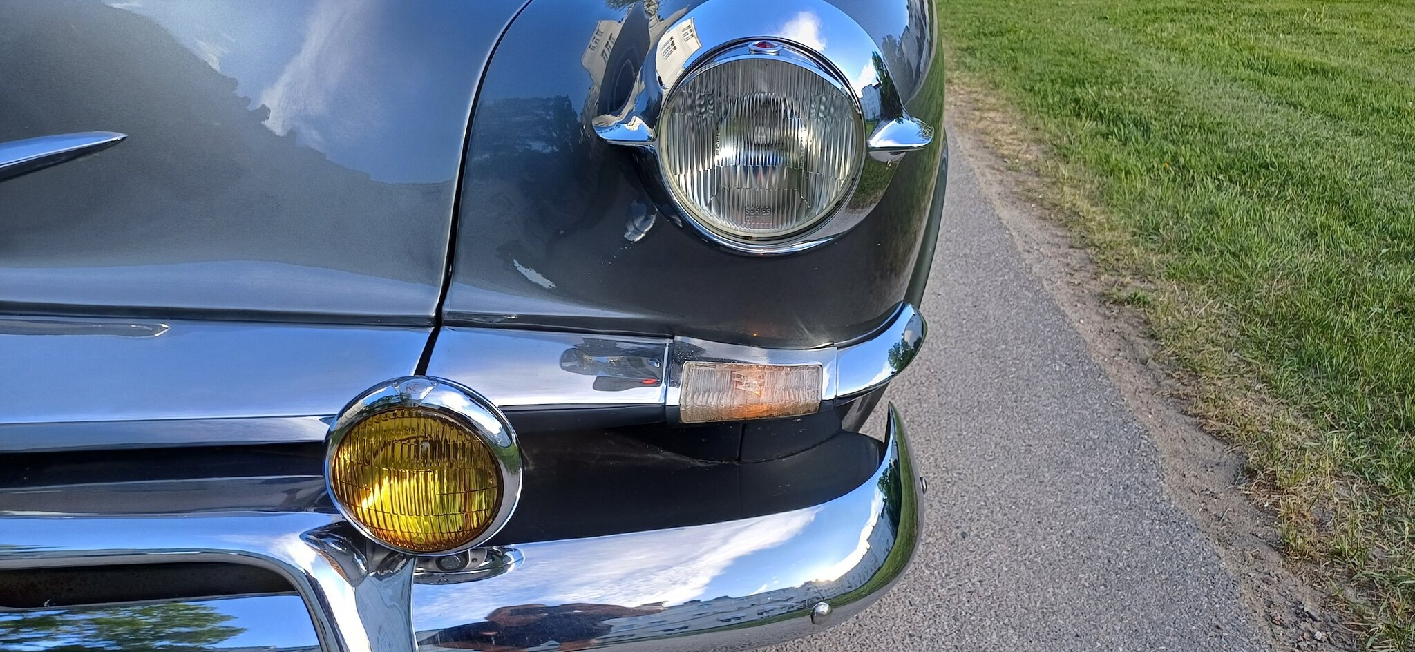 Exteriörbild på 1953 Kaiser Deluxe Club 2-door
