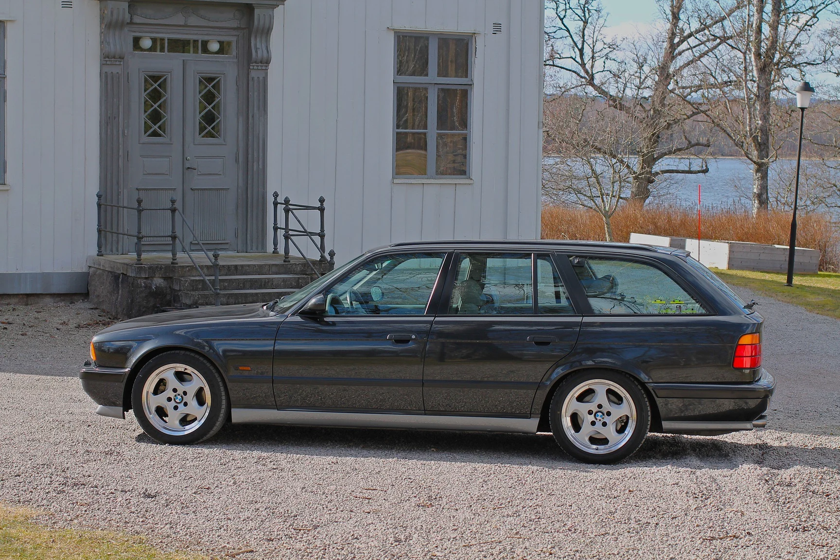 Exterior image of 1993 BMW E34 M5 Touring  (25)