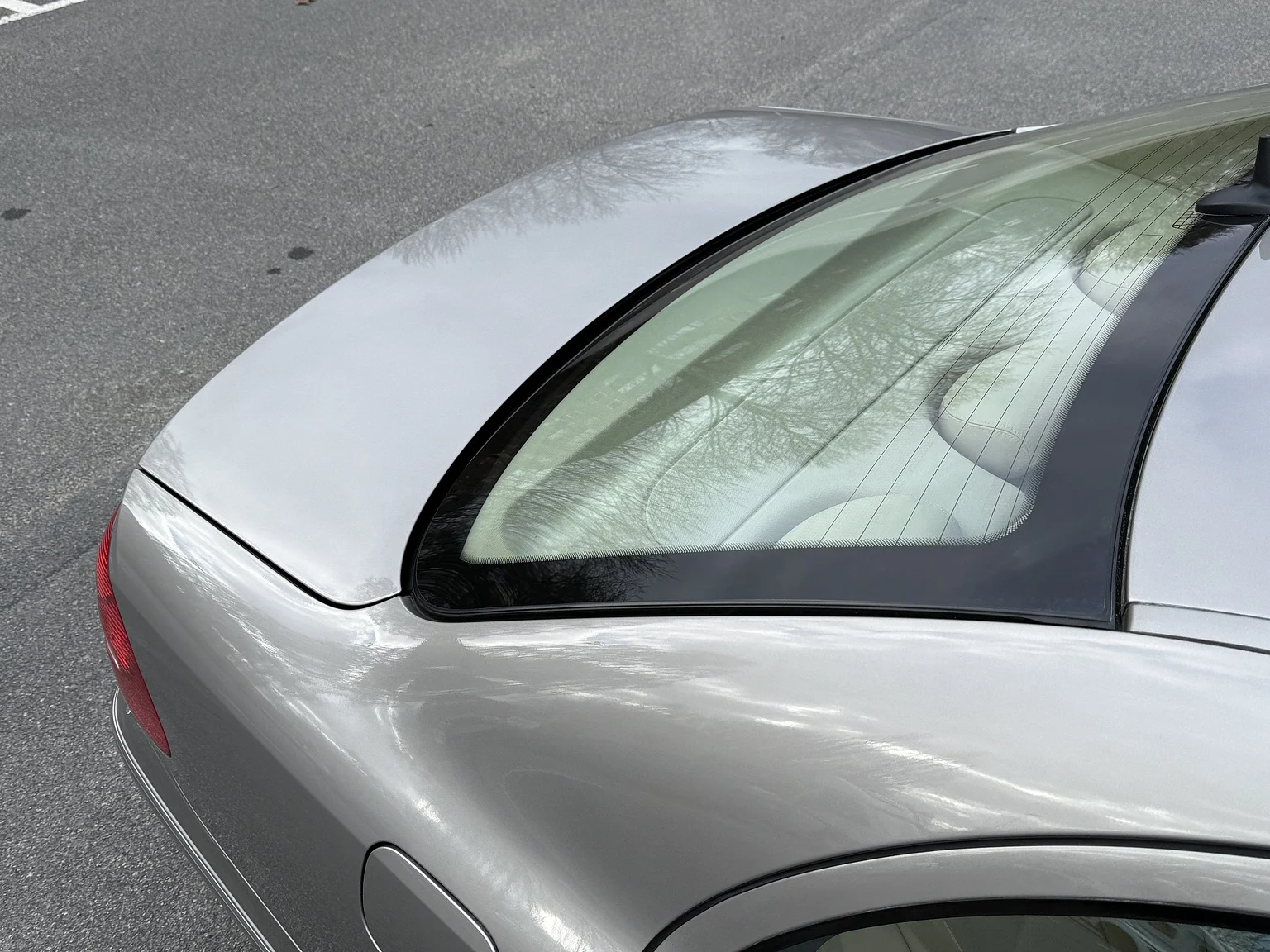 Exteriörbild på 2004 Mercedes-Benz E 500 7G-Tronic (29)