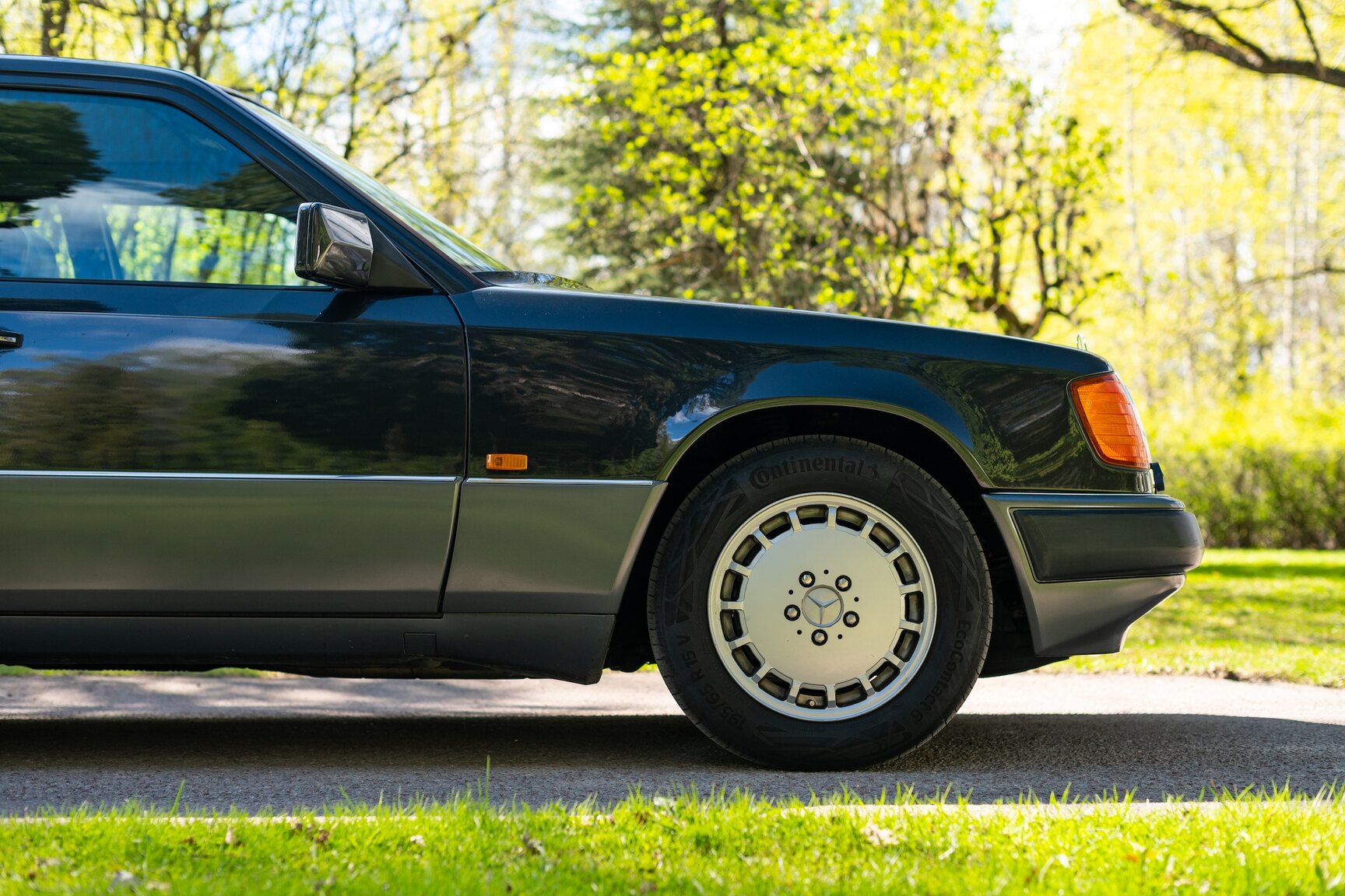 Exterior image of 1993 Mercedes-Benz 400 E