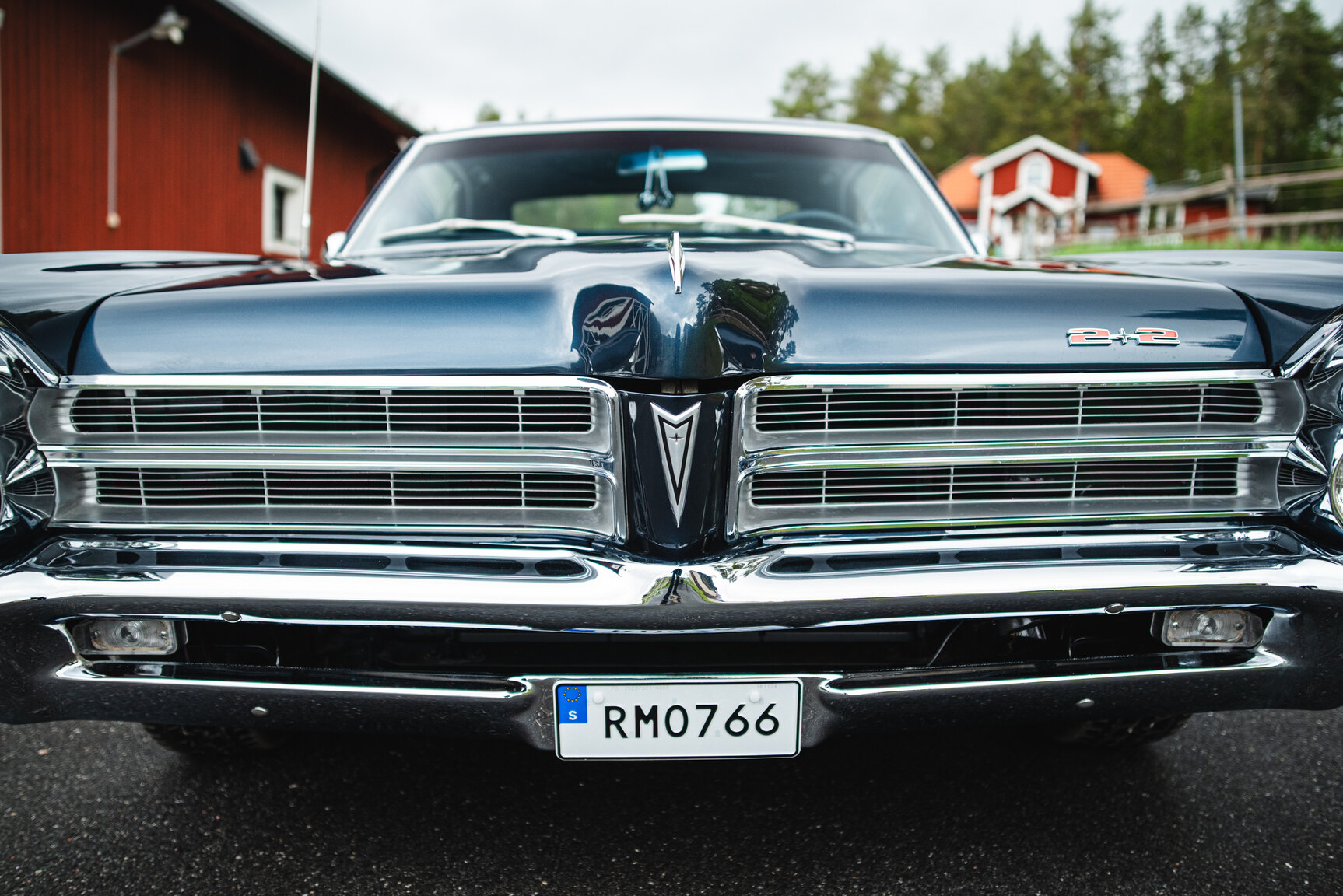 Exterior image of 1965 Pontiac Catalina 421 Tripower-Pack 2+2