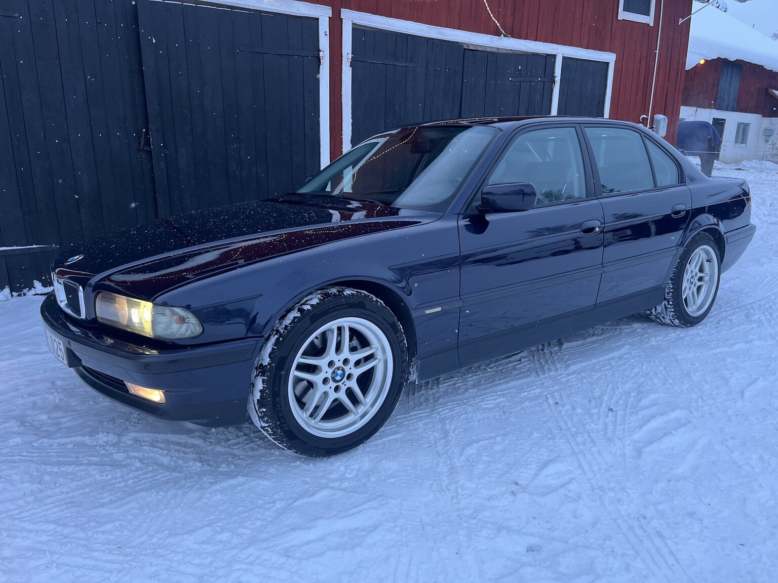 Exteriörbild på 1996 BMW 750IA
