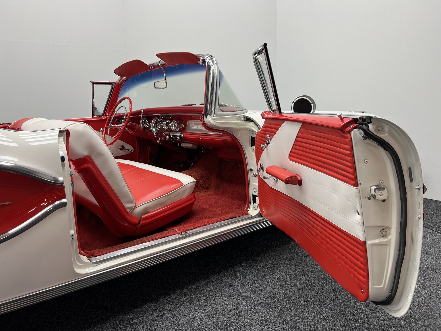 Innenraumfoto von 1958 Pontiac Chieftain