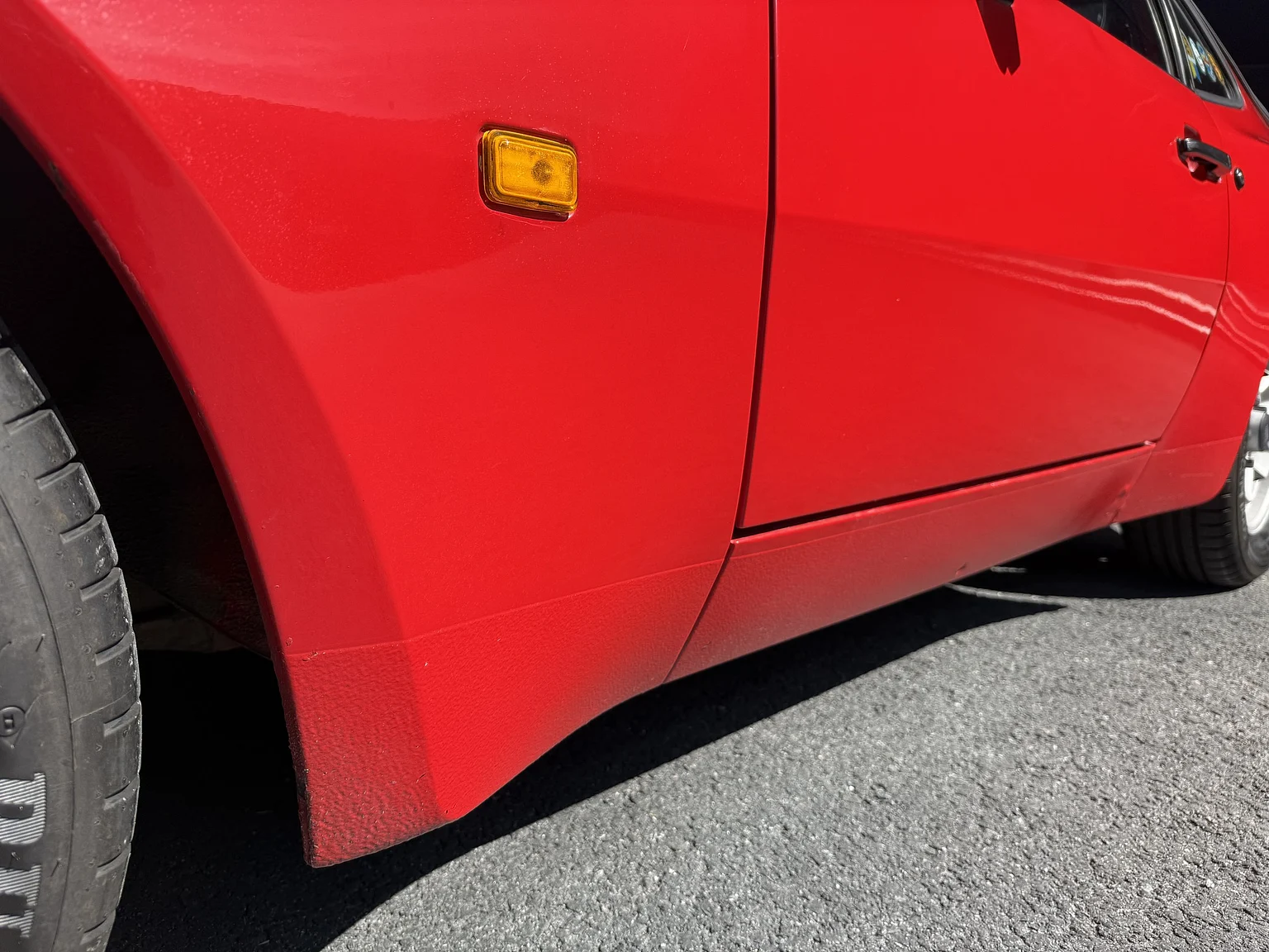 Exteriörbild på 1984 Porsche 944 Targa (32)