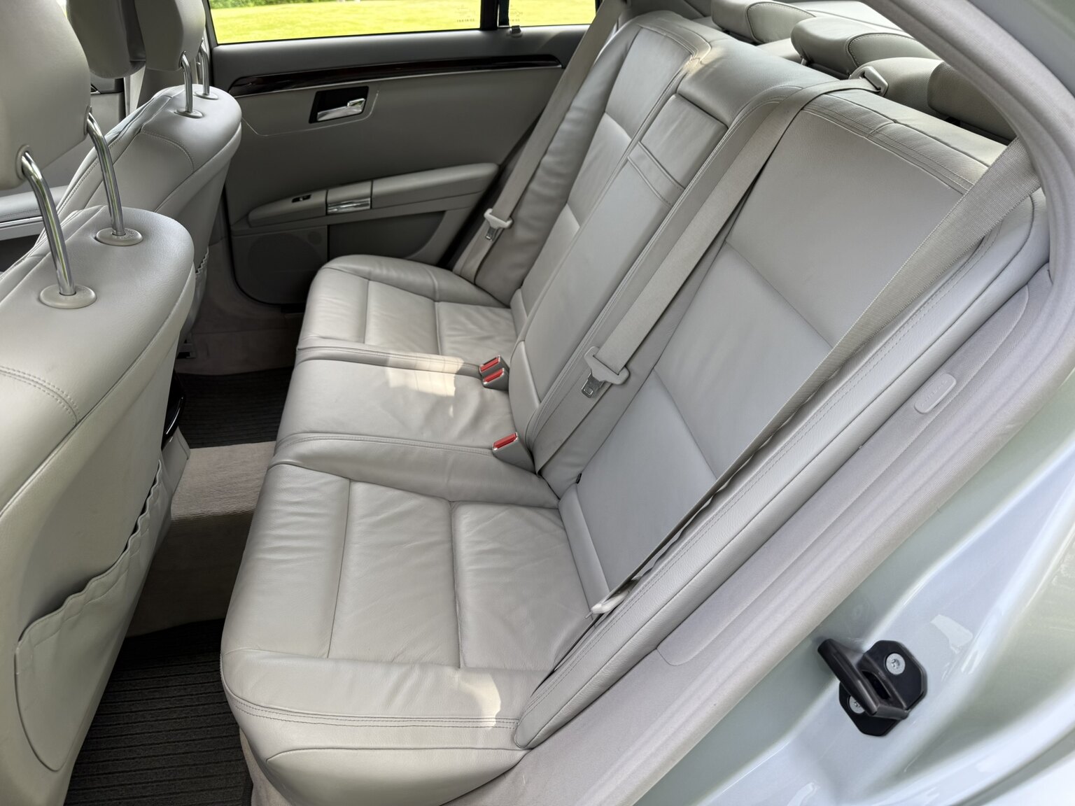 Interior image of 2011 Mercedes-Benz S 500 4MATIC 