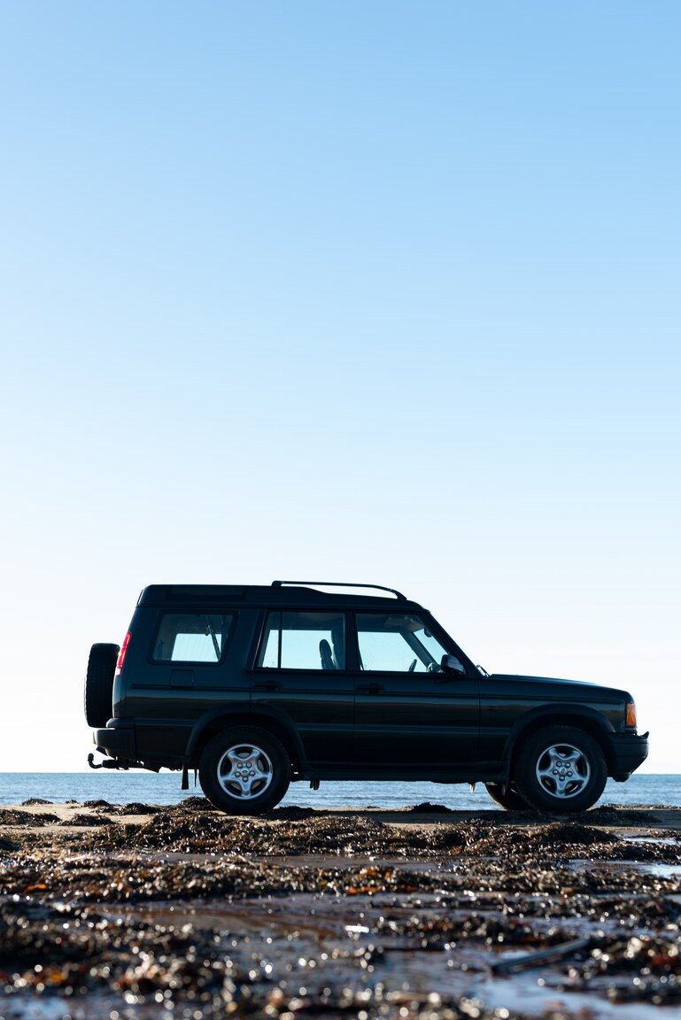 Exterior image of 1999 Land Rover Discovery 4.0 V8