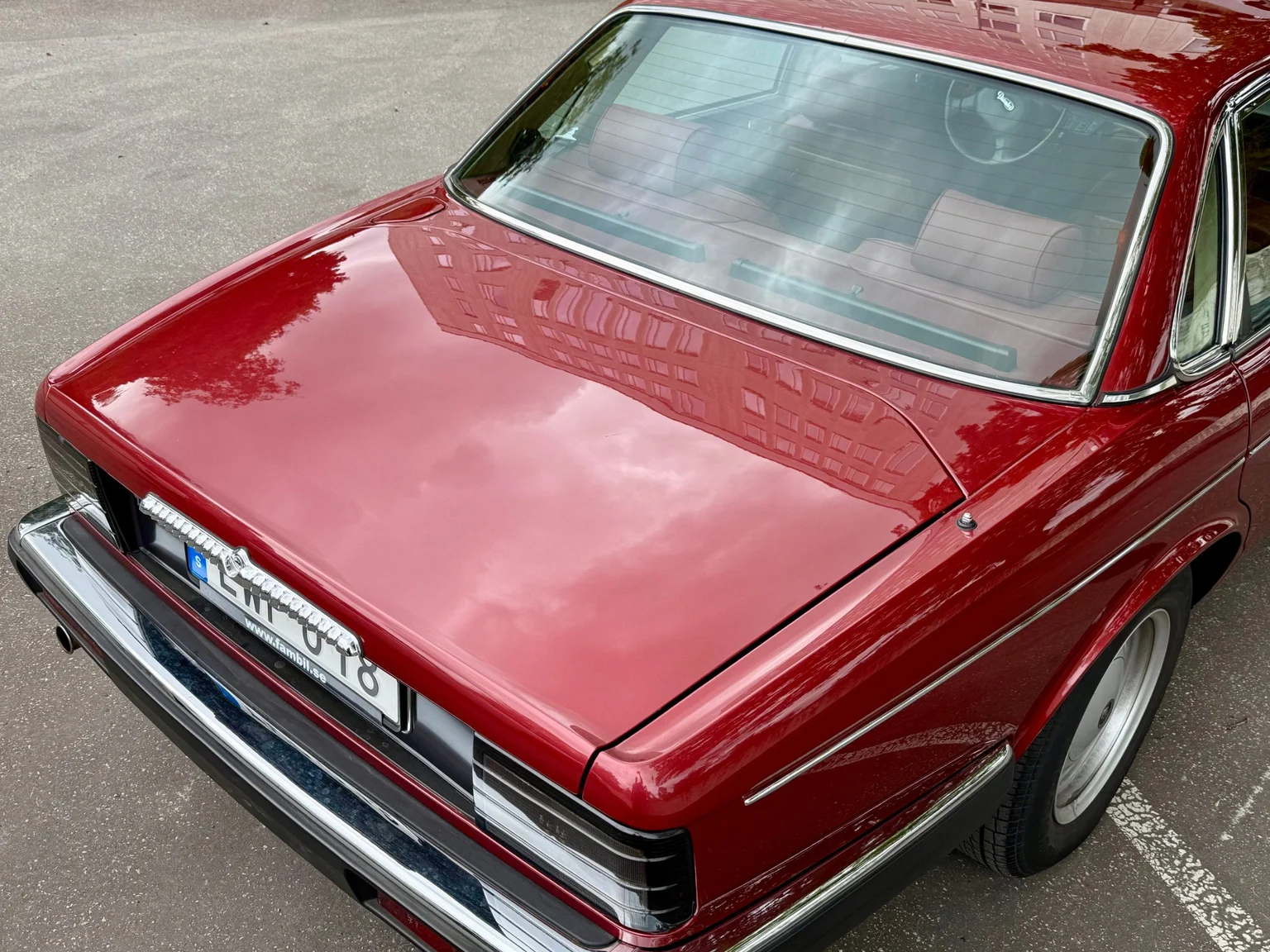 Exteriörbild på 1988 Daimler Six (30)