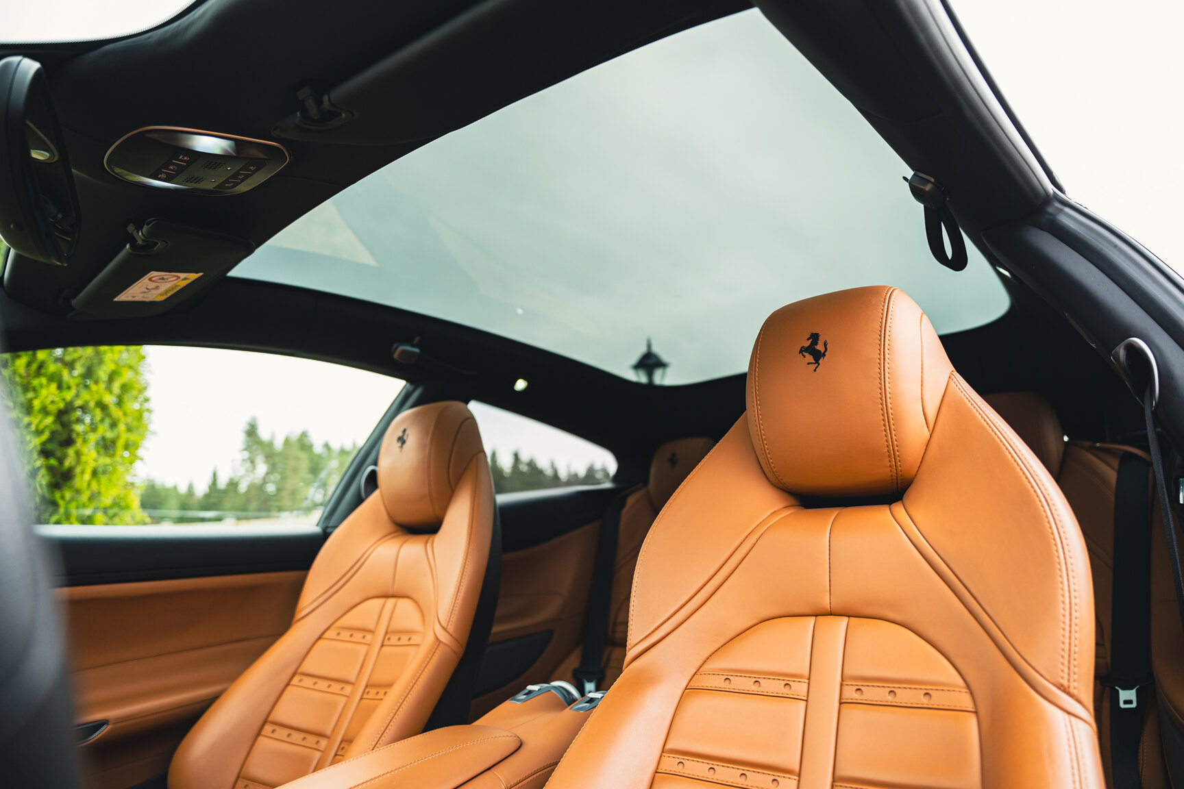 Interiörbild 2018 Ferrari GTC4 Lusso T (11)