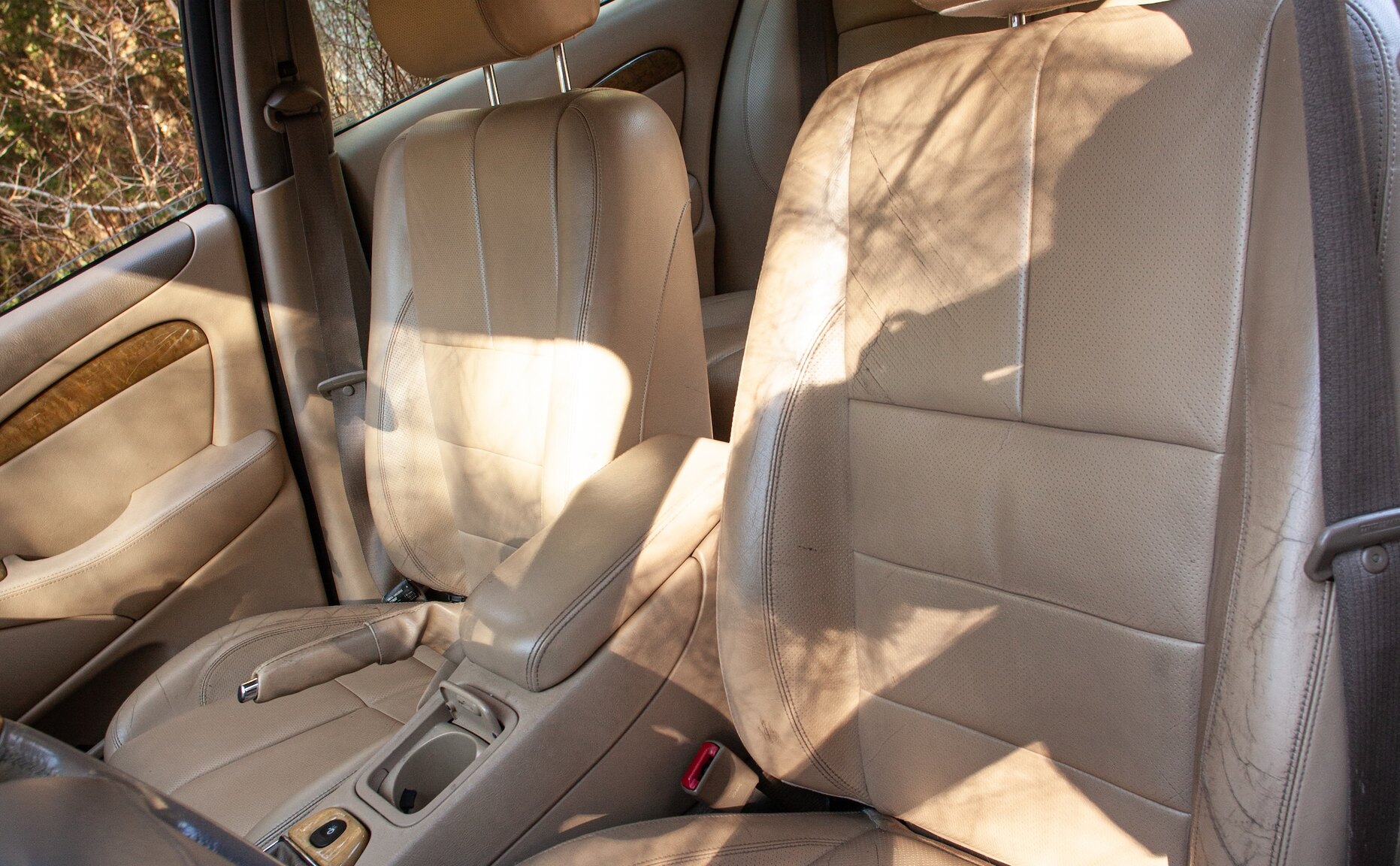 Interior image of 1999 Jaguar S-Type V6