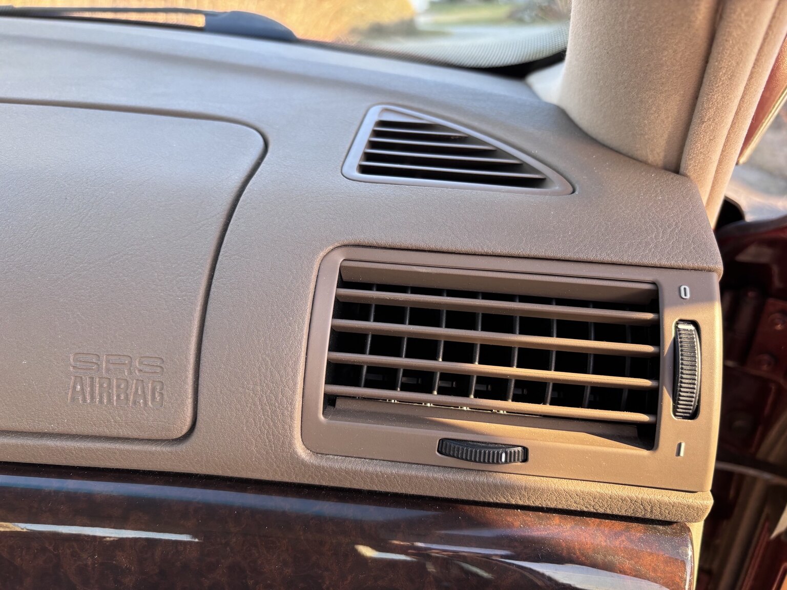 Interior image of 1996 BMW 728iA